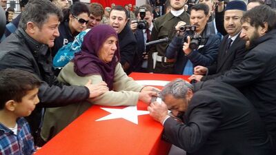 Kürtçe ağıtlarla uğurlandı