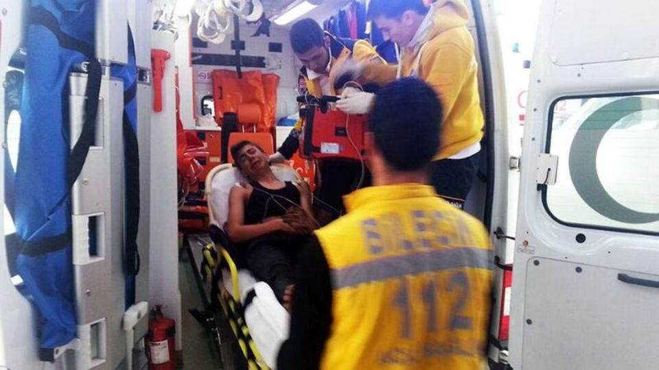 Elektrik akımına kapılan genç ağır yaralandı