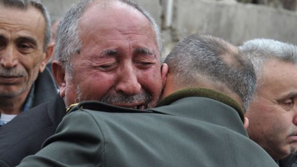 Şehit babası: Beni de oğlumun yanına götürün