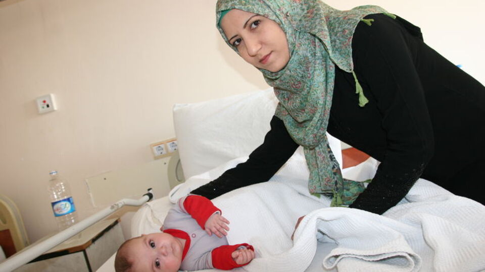 Suriyeli 2 çocuk Adana'da tedavi altında