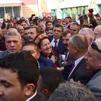 Meral Akşener'e coşkulu karşılama!