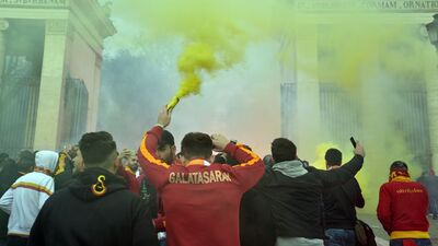 Roma 'Sarı-Kırmızı'ya büründü