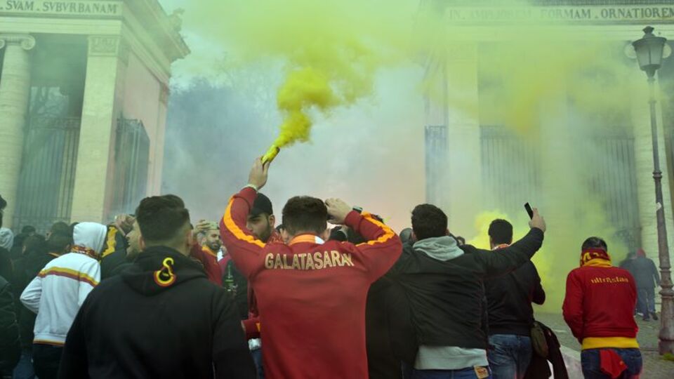 Roma 'Sarı-Kırmızı'ya büründü