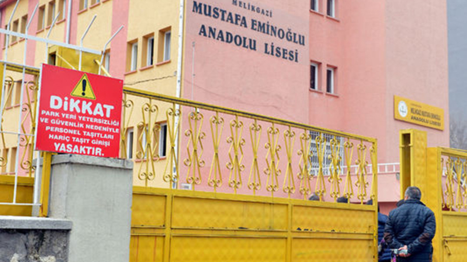 Cansel'in arkadaşları istedi, sınıfın yeri değişti!