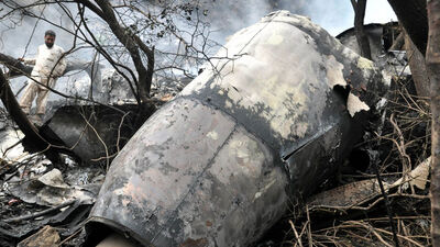 Malezya'da askeri uçak düştü