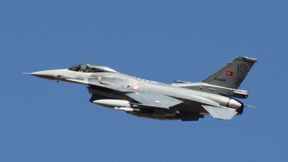 12 F-16 Suriye sınırında!