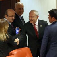 CHP'deki kriz sonrası ilk tokalaşma!