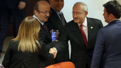 CHP'deki kriz sonrası ilk tokalaşma!