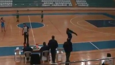 Milli takım antrenöründen skandal hareket!