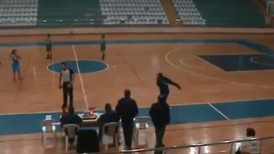 Milli takım antrenöründen skandal hareket!