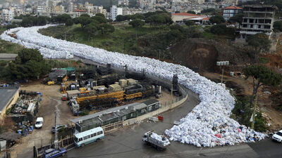 Beyrut'ta çöp nehir
