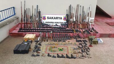 Baba oğulun evinden cephanelik çıktı!