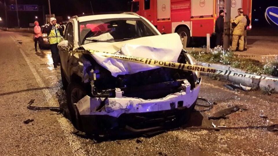 İzmir'de feci kaza:1 ölü, 3 yaralı!