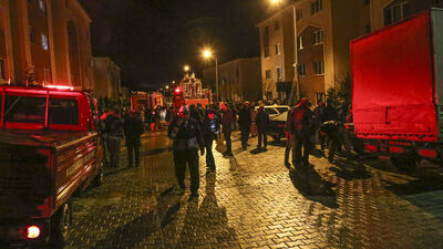 Apartman boşluğunda yangın: 15 yaralı