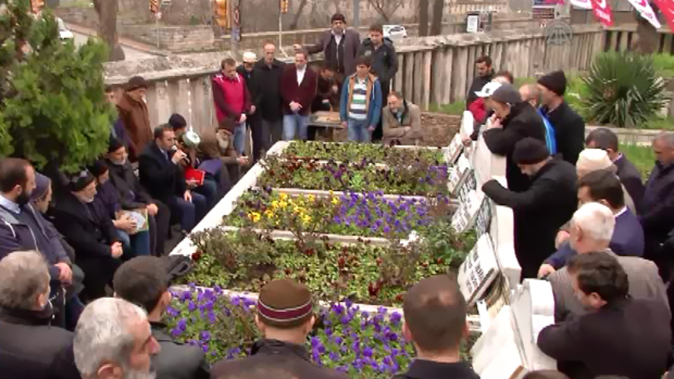 Erbakan mezarı başında anıldı