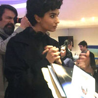 Tuba Büyüküstün'e Arap hayranından kitap