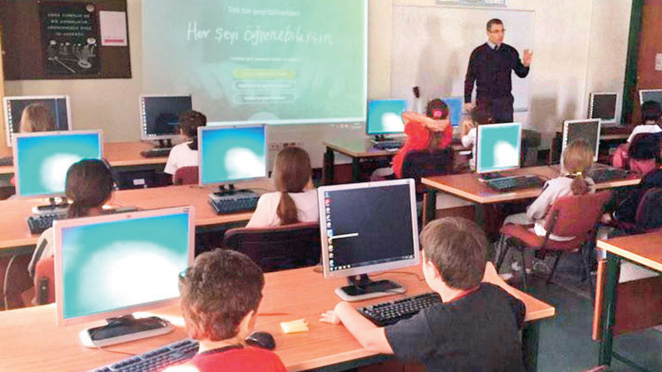 Bill Gates'in çocukları buradan ders çalışıyor