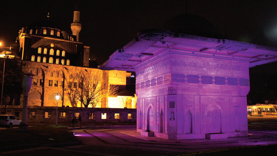 Tophane Meydan Çeşmesi'nde renk krizi!