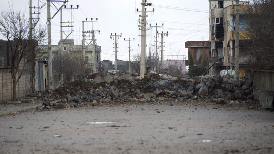 HDP'li vekilin olduğu evde arama!