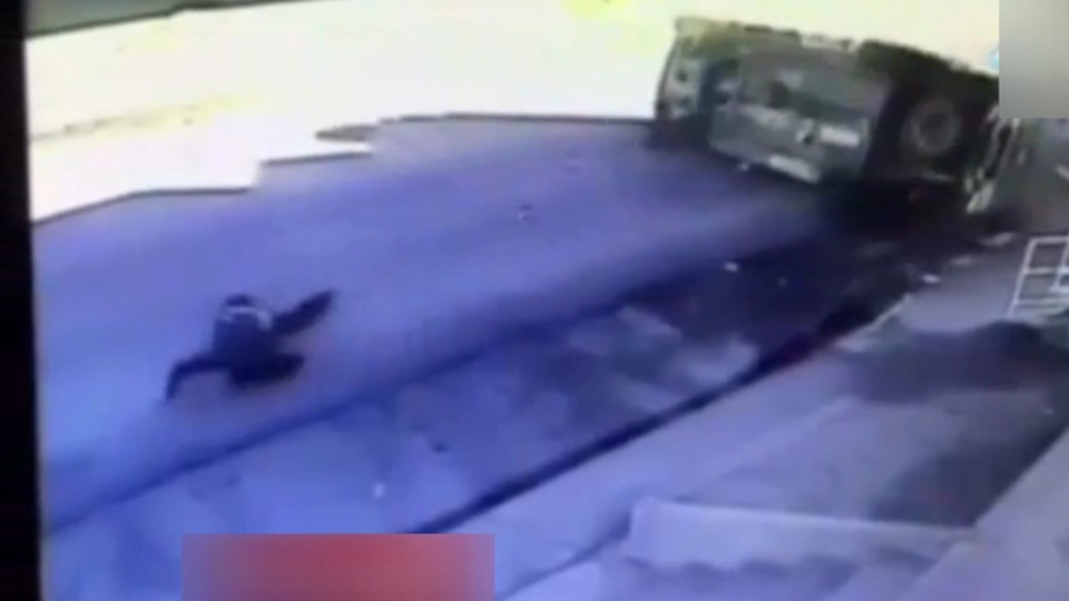 Defalarca takla atan araçtan böyle uçtu!