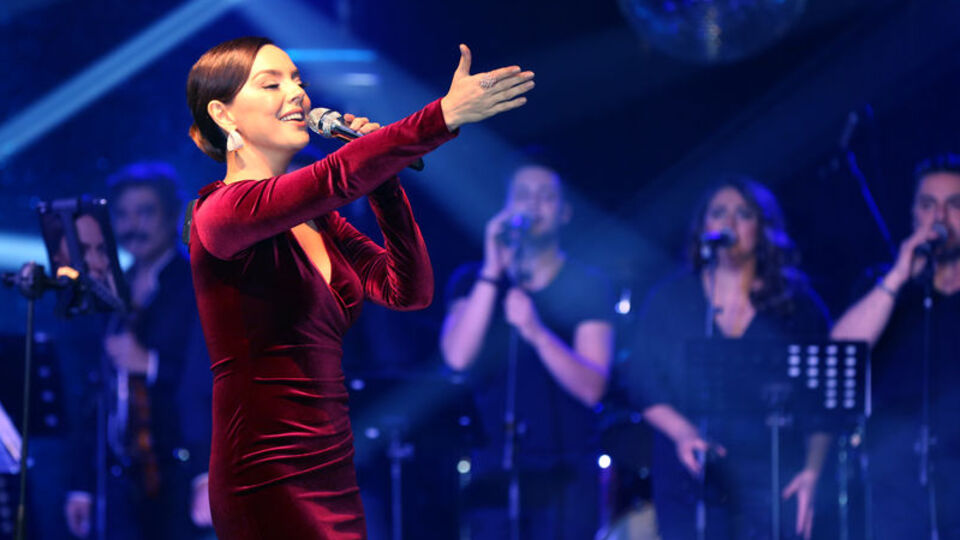 Özel uçağıyla gittiği Kıbrıs'ı salladı