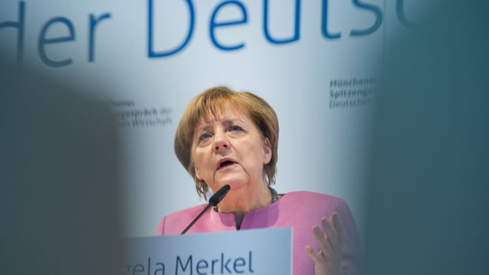 Merkel: Türkiye ile görüşürken başka plan yapılmamalı