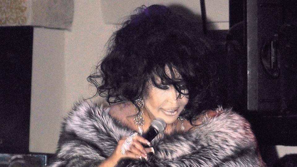 'Takılarımla kim bilir kaç apartman dikilir'