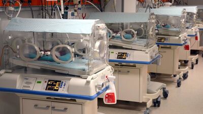 Beşiz bebekler solunum cihazından kurtuldu