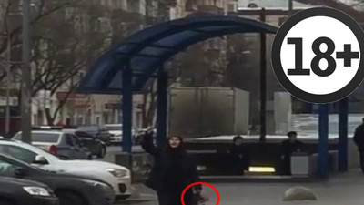 Elinde kesik çocuk başı ile sokaklarda dolaştı