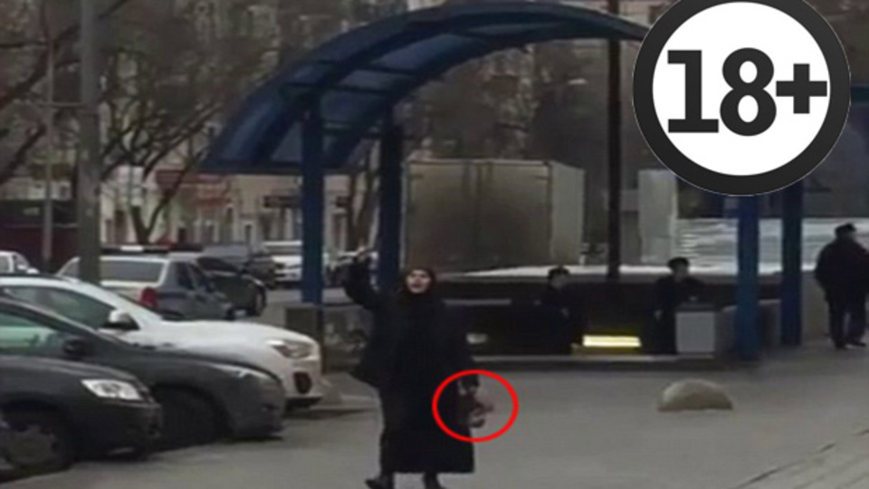 Elinde kesik çocuk başı ile sokaklarda dolaştı