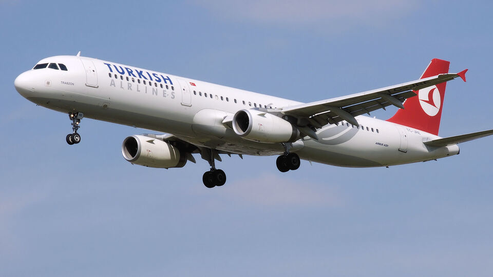 THY'den tarihi uçuş!