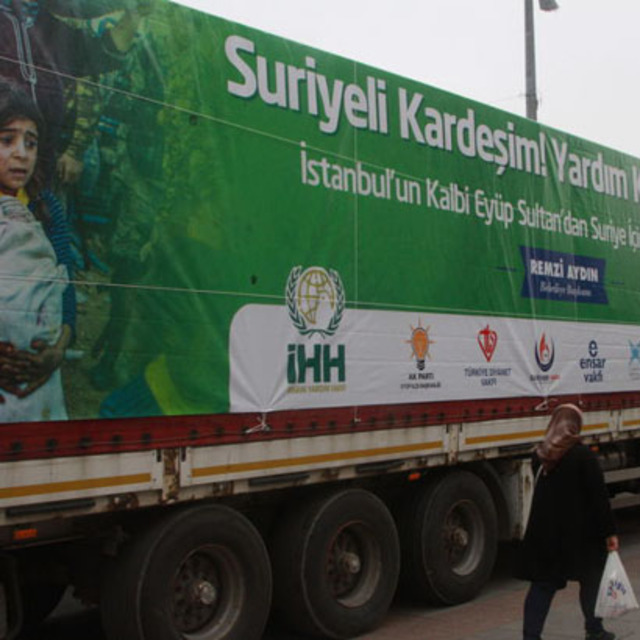 Suriyelilere yardım tırları yola çıktı