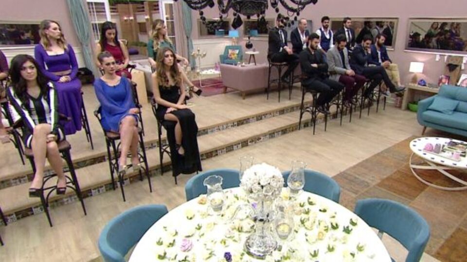 Eve veda eden isim herkesi gözyaşlarına boğuyor!