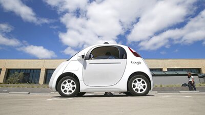 Sürücüsüz araç kaza yaptı!