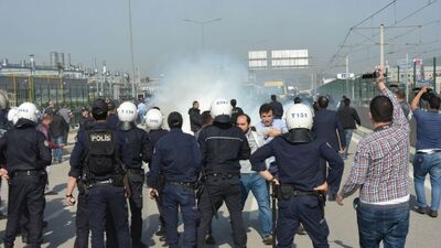 Otomobil fabrikasındaki eyleme polis müdahalesi!