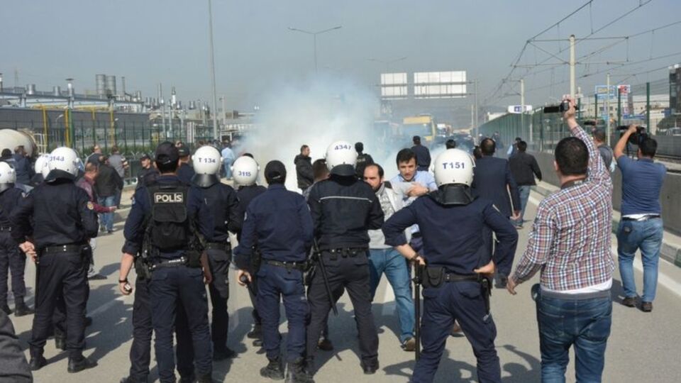 Otomobil fabrikasındaki eyleme polis müdahalesi!