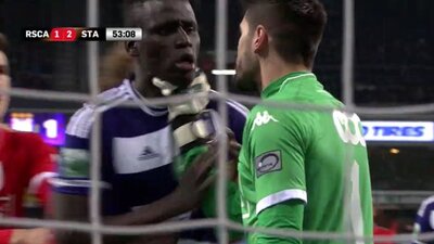 Valdes boğazına yapıştı!