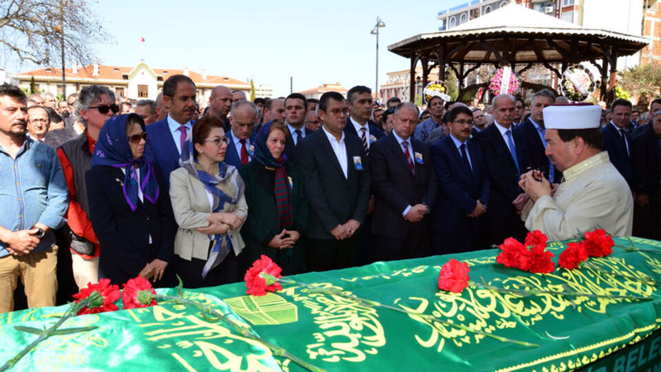 Eski belediye başkanı son yolculuğuna uğurlandı
