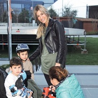 Alışverişten sonra paten kaydılar