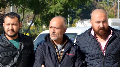 Taşla öldürürken göğüs kafesinde sigara molası vermiş!