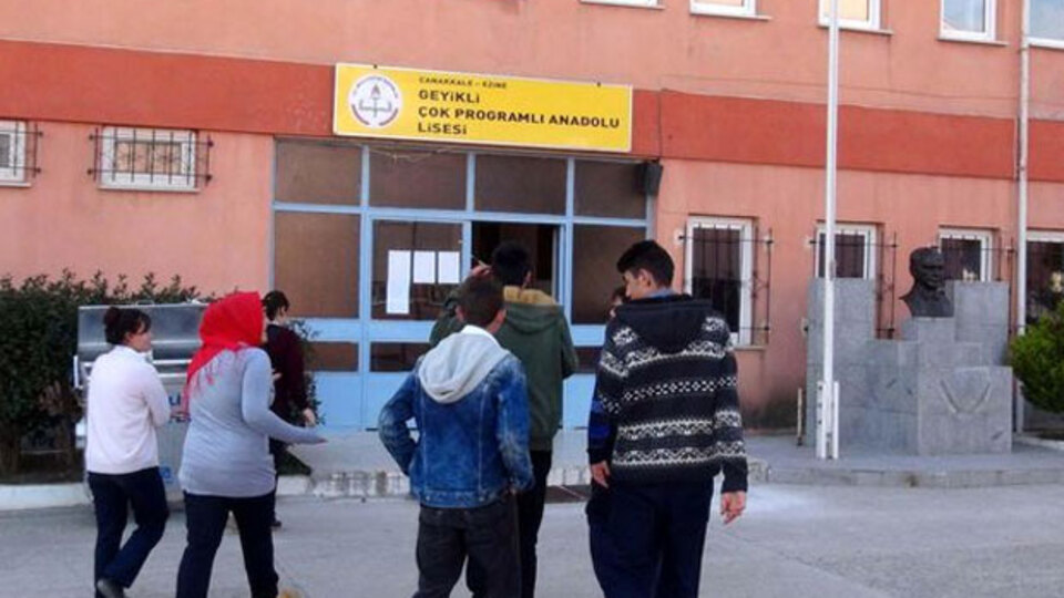 Okul müdürü kız öğrencilerine tacizden tutuklandı!