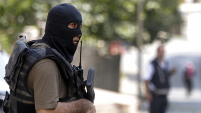 Silah kazara ateş aldı: 1 polis şehit