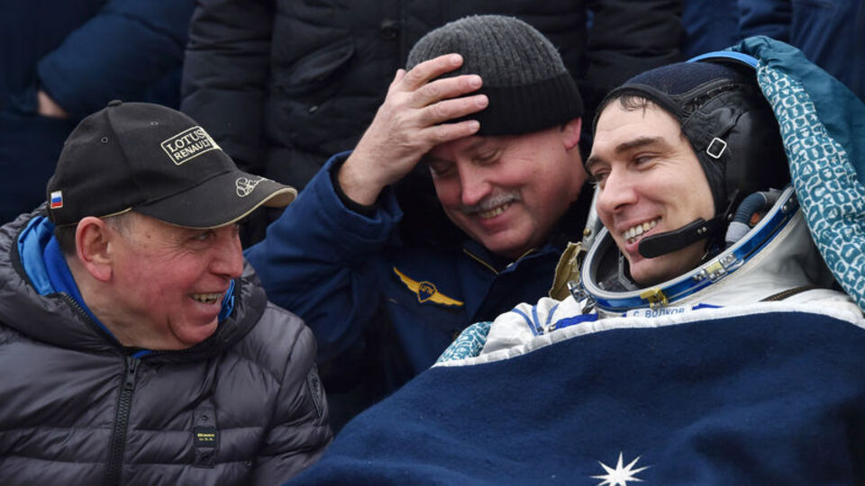 Uzayda 1 yıl geçirdiler