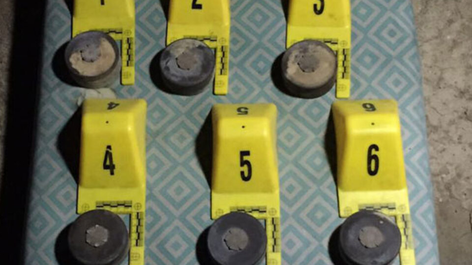 Evdeki halı altında tuzaklanmış halde bulundu