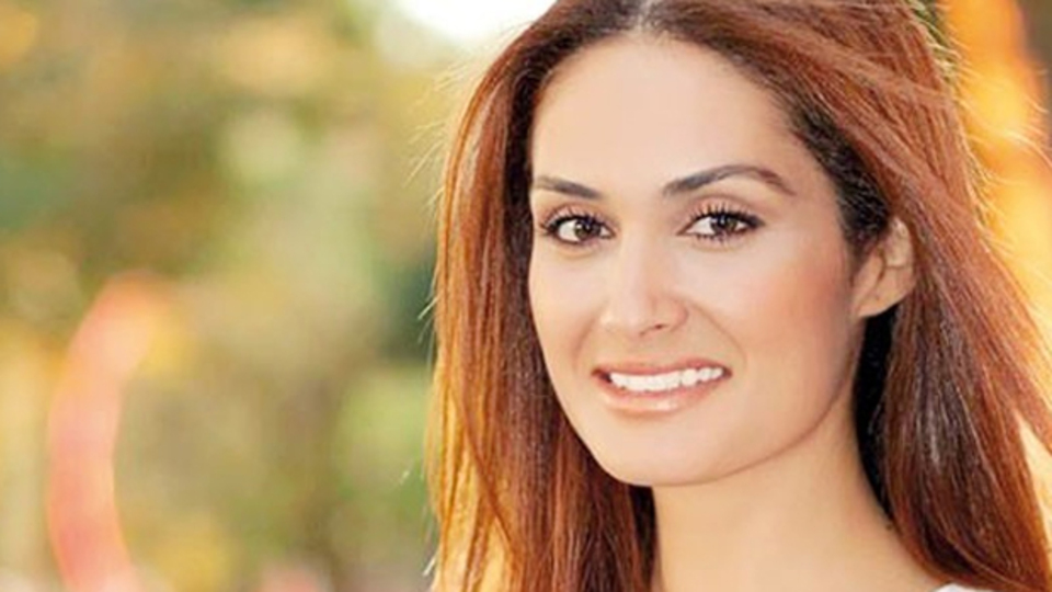 Ünlü sunucu son yolculuğuna uğurlandı