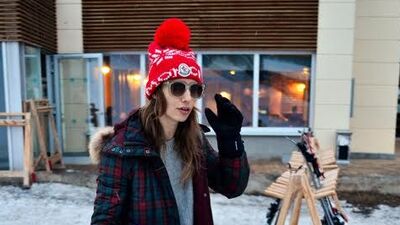 Anne-kız kayak pistinde