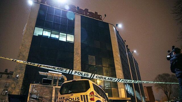 İki gazeteye saldırıda 5 tutuklama