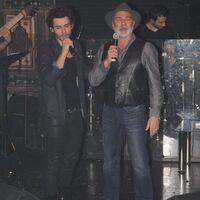 Hocasıyla düet yaptı