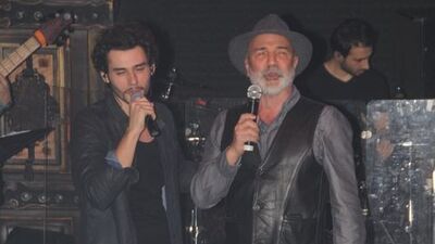 Hocasıyla düet yaptı