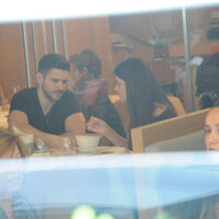 Baş başa öğle yemeği yediler